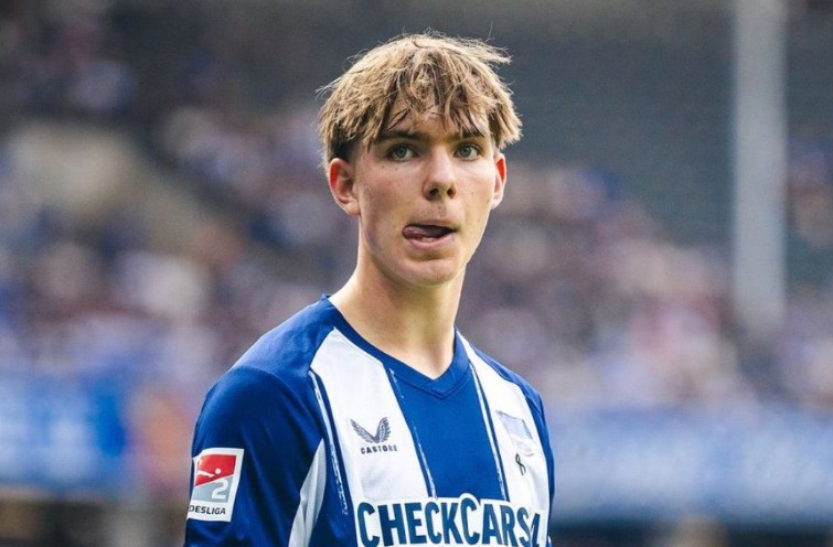 法尔克：曼联、阿森纳和拜仁有意艾希霍恩，球员渴望上场时间